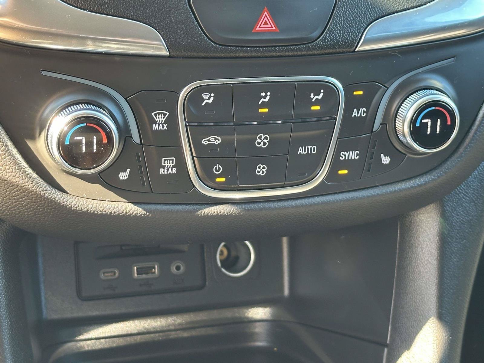 Used 2021 Chevrolet Equinox LT AWD/4WD image 12