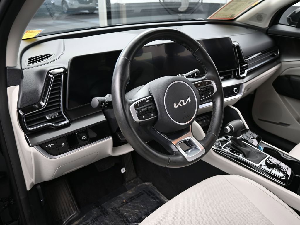 Used 2024 Kia Sportage EX image 10