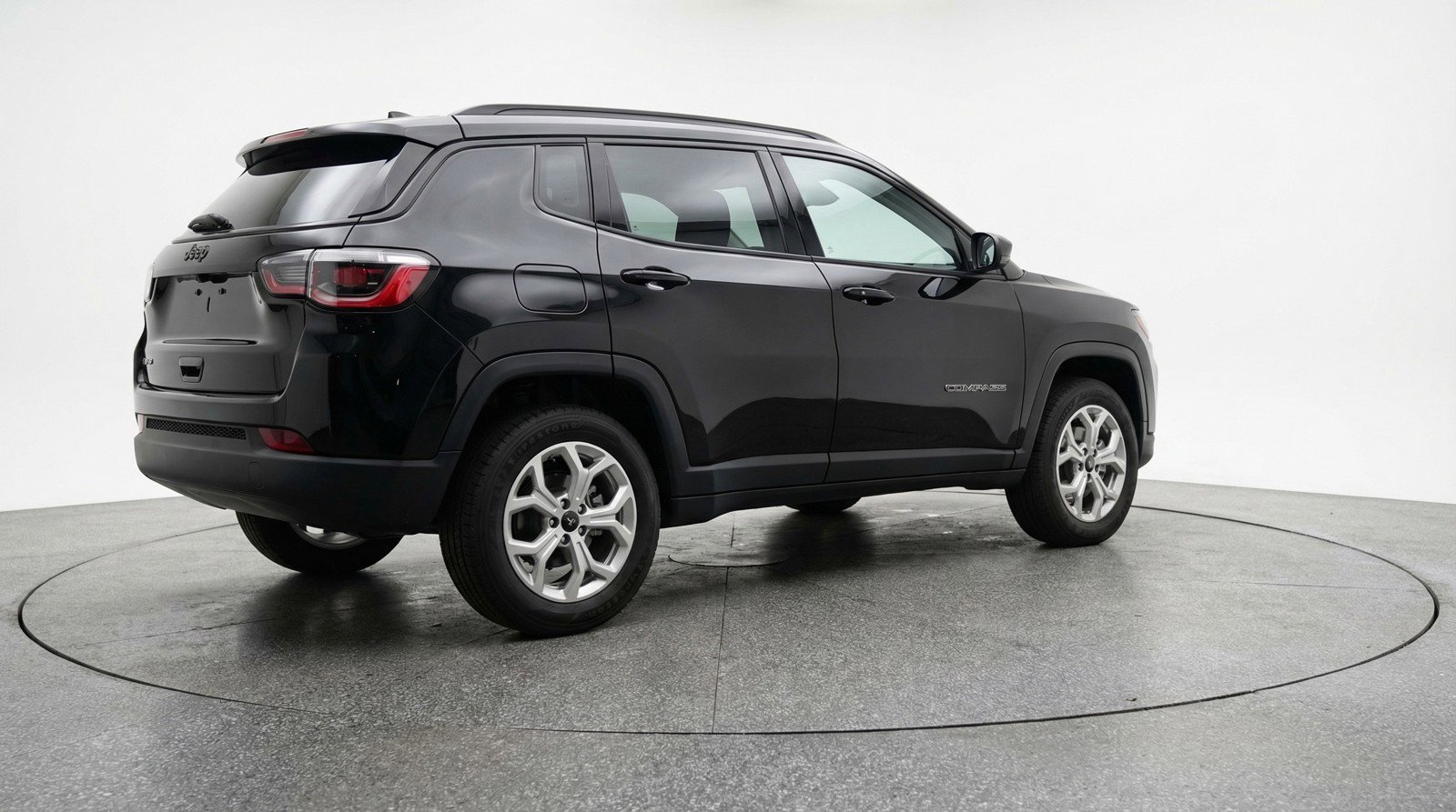 Used 2025 Jeep Compass Latitude AWD/4WD image 9