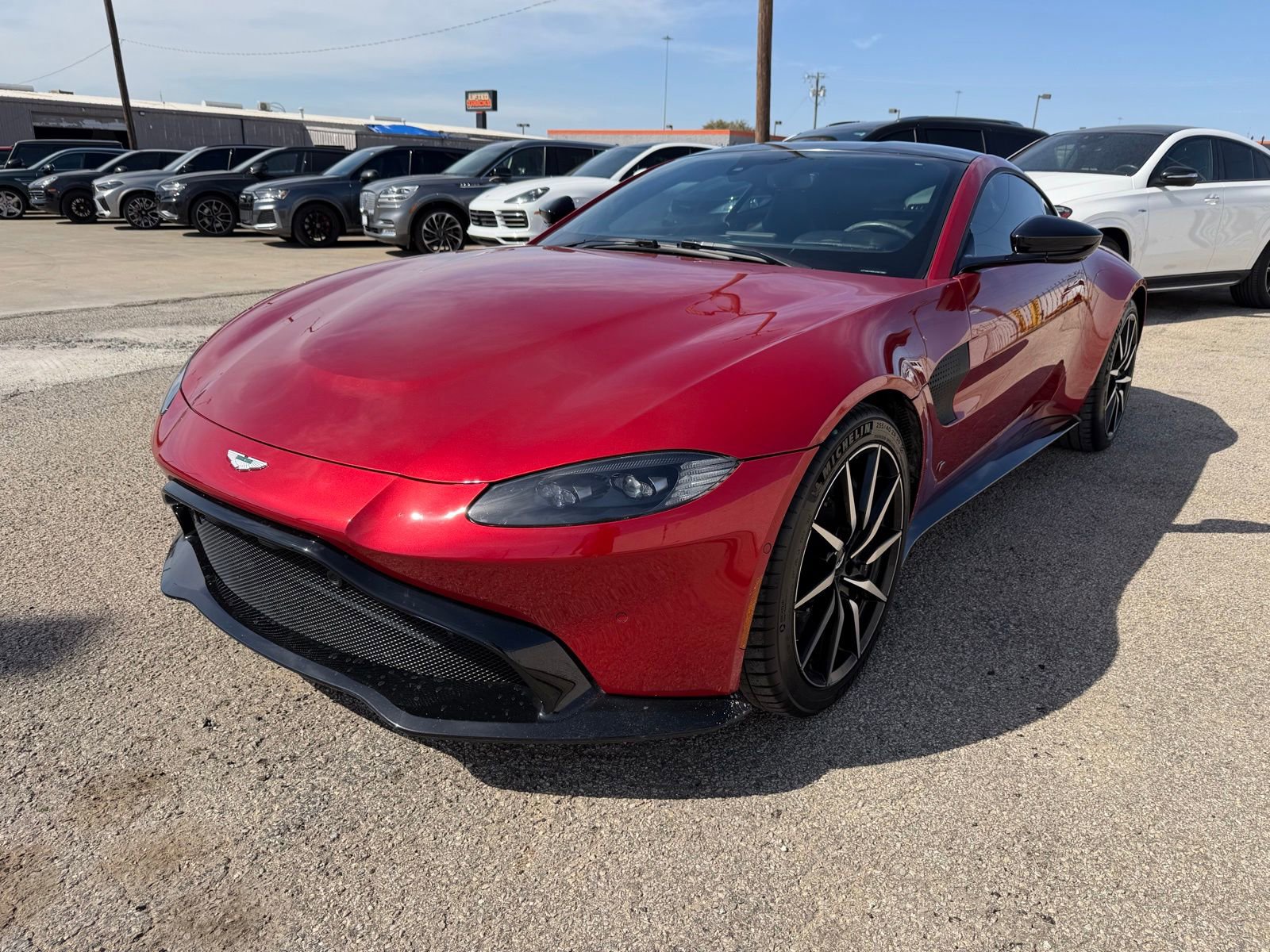 Used 2019 Aston Martin V8 Vantage Coupe image 1