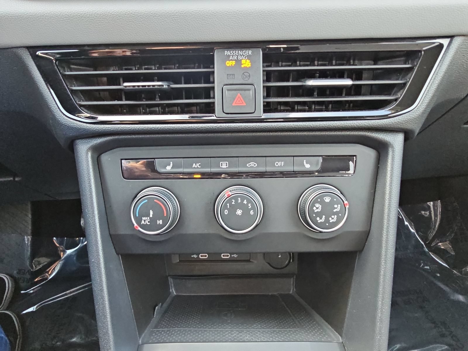 Certified 2022 Volkswagen Taos SE FWD image 22