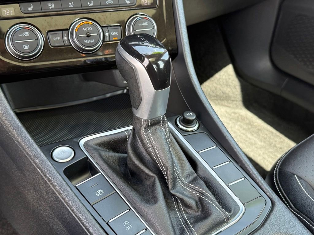 Used 2023 Volkswagen Jetta SE w/ Panoramic Sunroof Package FWD image 21