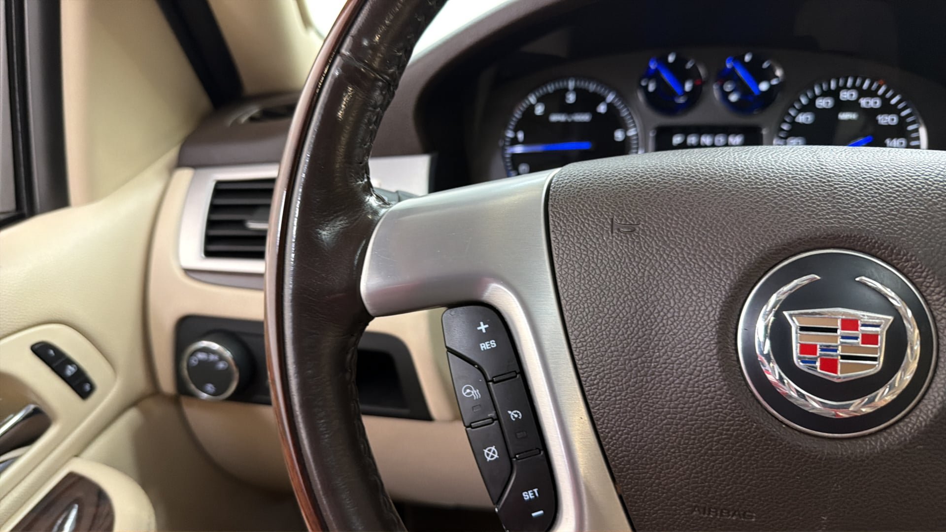 Used 2007 Cadillac Escalade AWD w/ Climate Package image 31