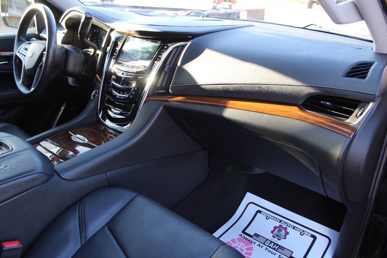 Used 2017 Cadillac Escalade Luxury AWD/4WD image 25