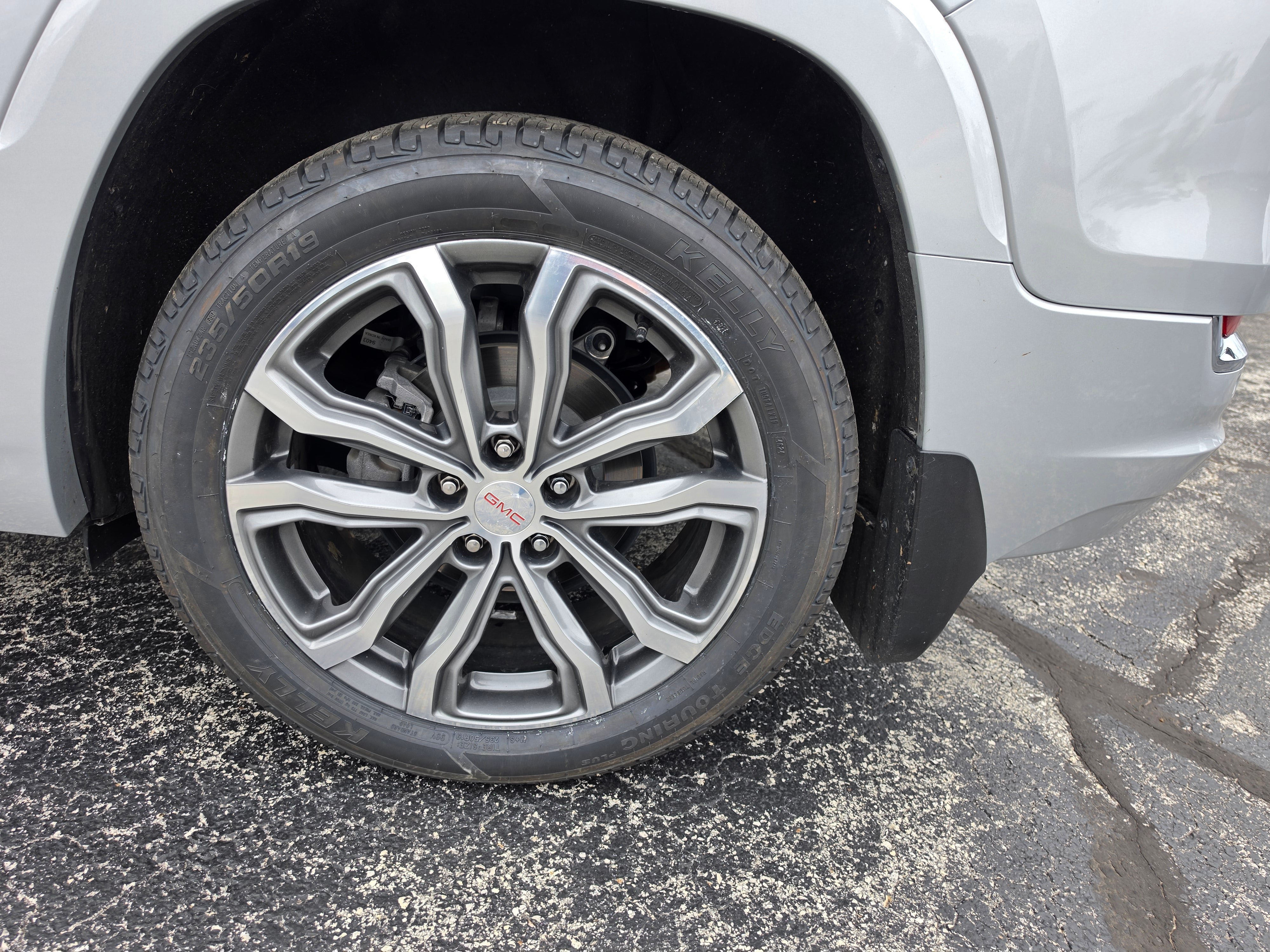 Used 2020 GMC Terrain Denali w/ Denali Premium Package FWD image 14