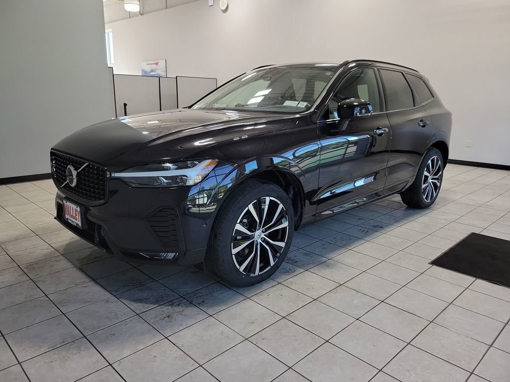 Used 2025 Volvo XC60 B5 Plus image 55