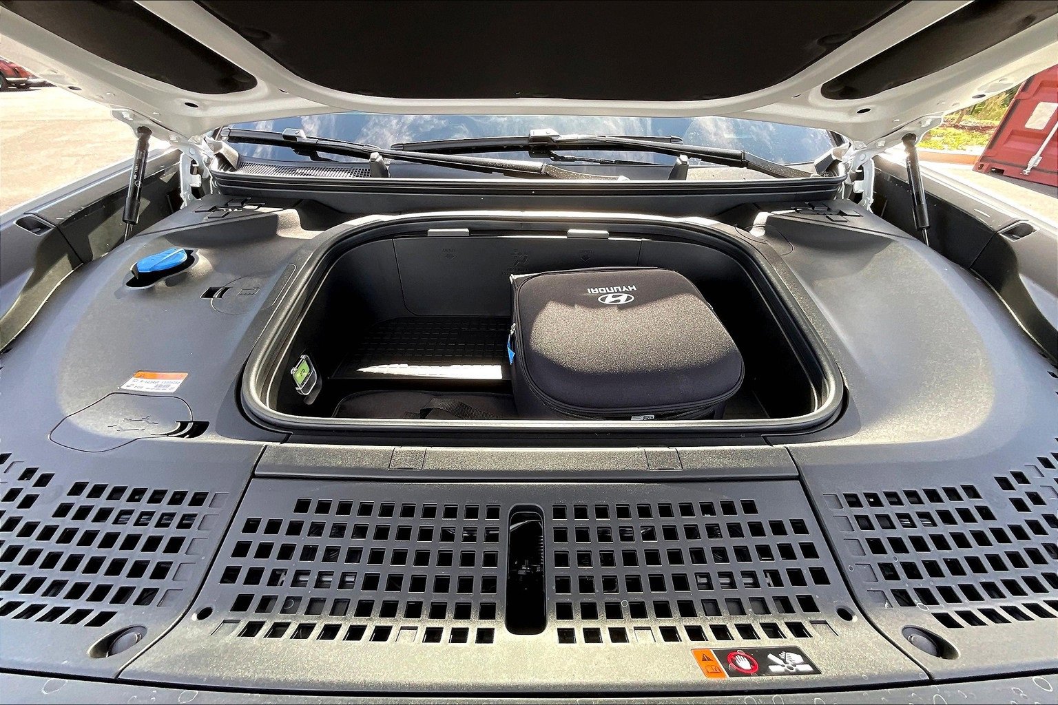 New 2026 Hyundai Ioniq 9 Calligraphy image 12