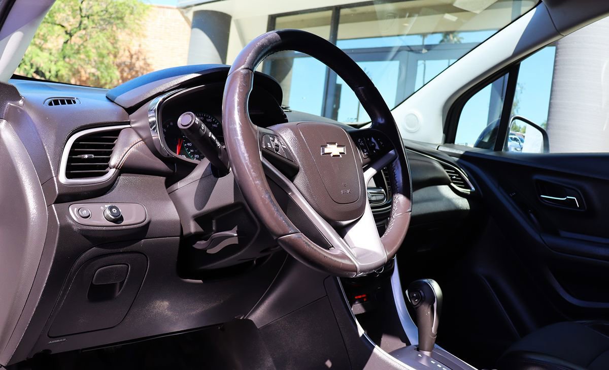 Used 2022 Chevrolet Trax LT w/ LT Convenience Package AWD/4WD image 38