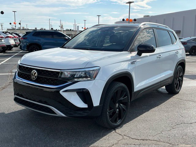 Certified 2024 Volkswagen Taos SE w/ Panoramic Sunroof Package AWD/4WD image 7
