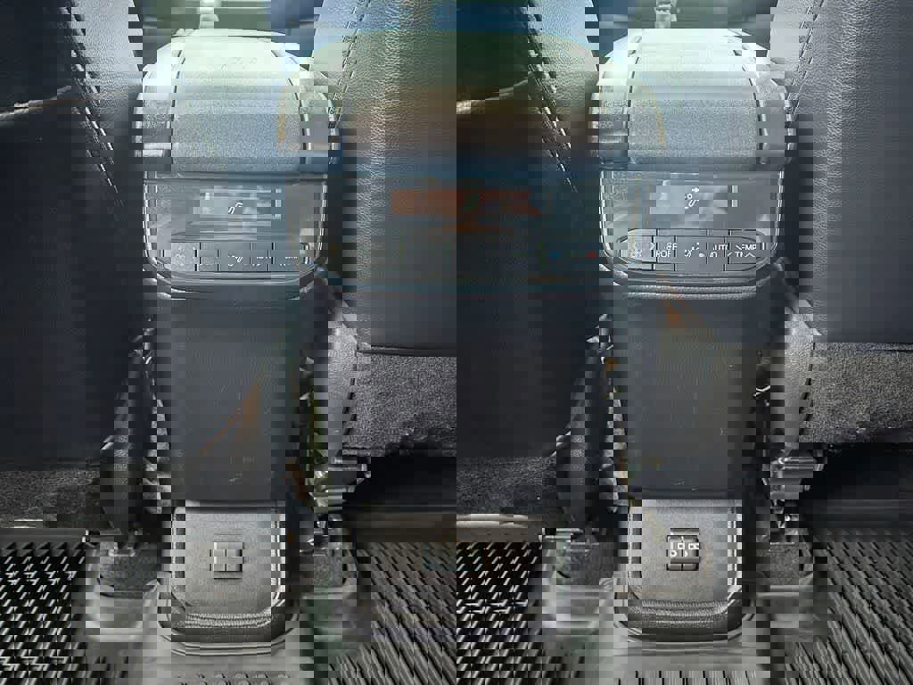 Used 2023 Toyota Highlander XLE image 13