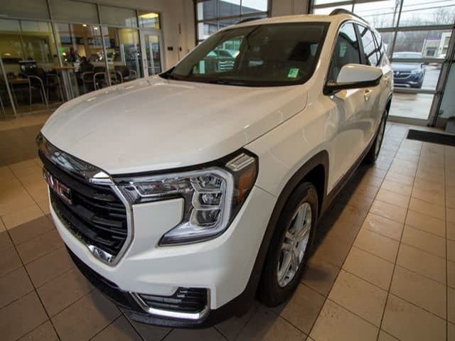 Certified 2023 GMC Terrain SLE w/ Driver Convenience Package image 2