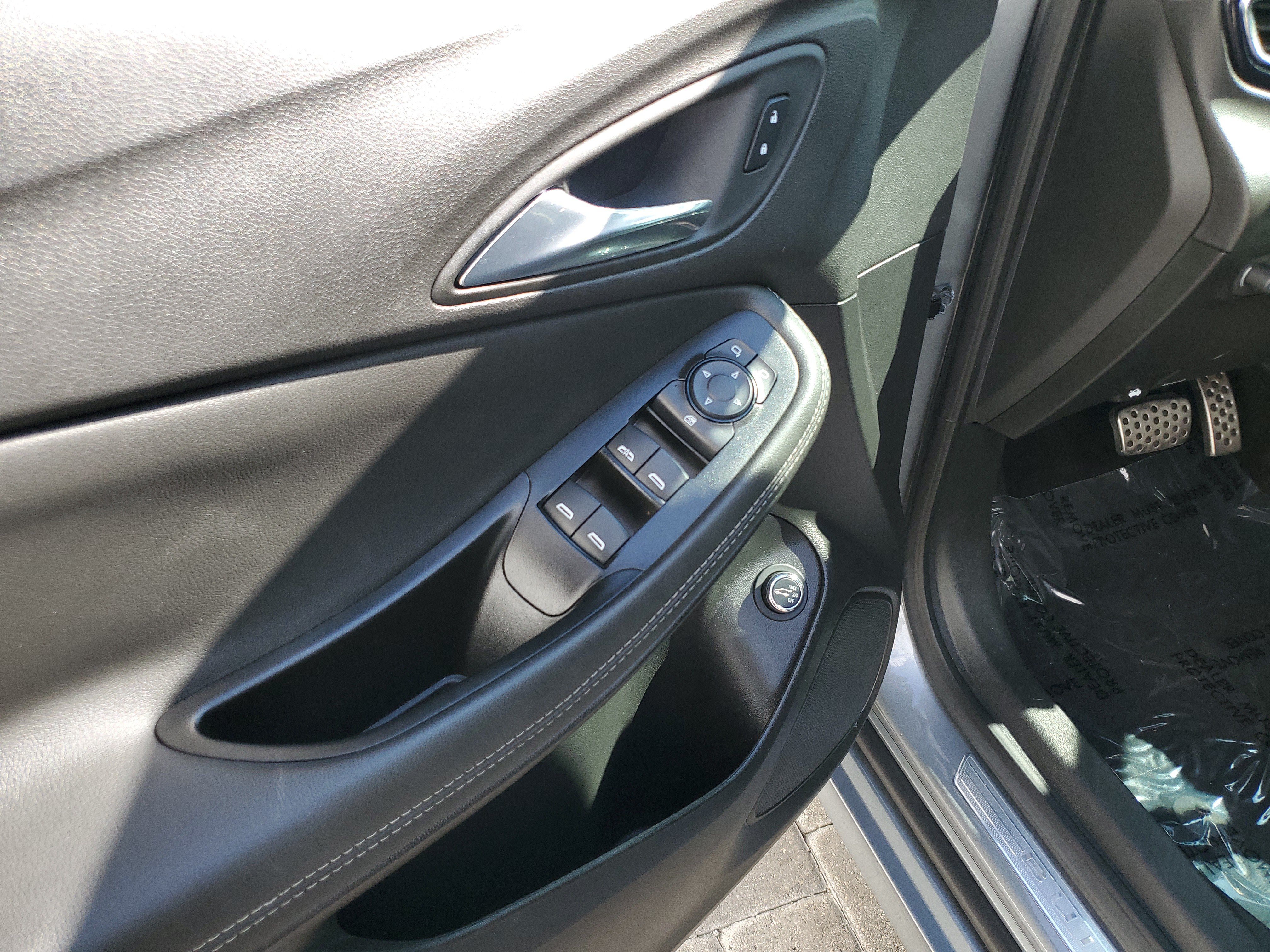 Used 2023 Buick Encore GX Select w/ Sport Touring Package FWD image 19
