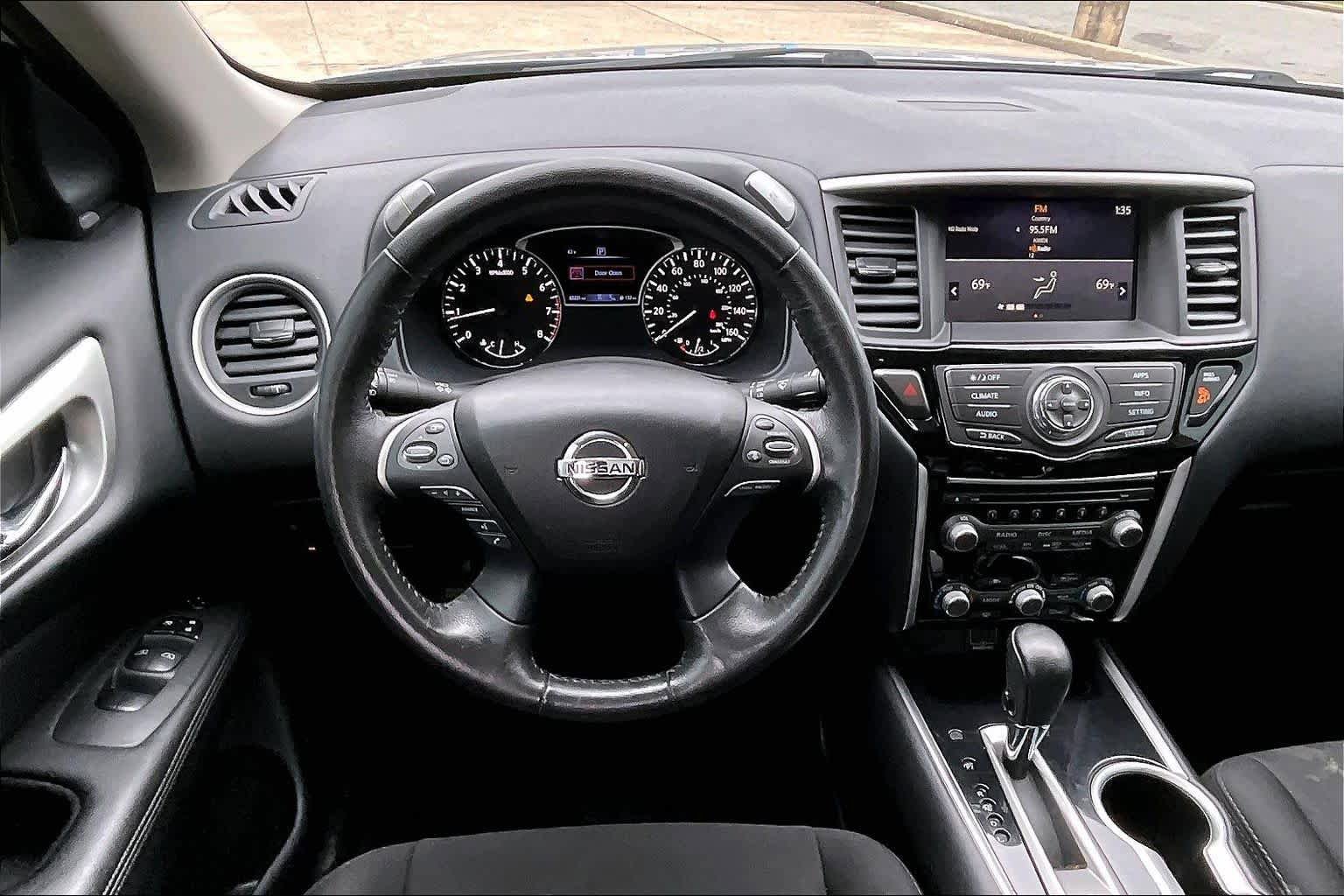 Used 2020 Nissan Pathfinder SV FWD image 6