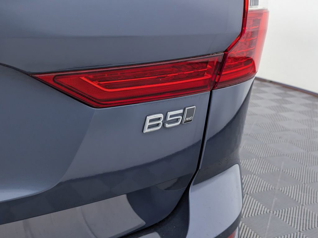 Used 2023 Volvo XC60 B5 Ultimate w/ Climate Package image 12