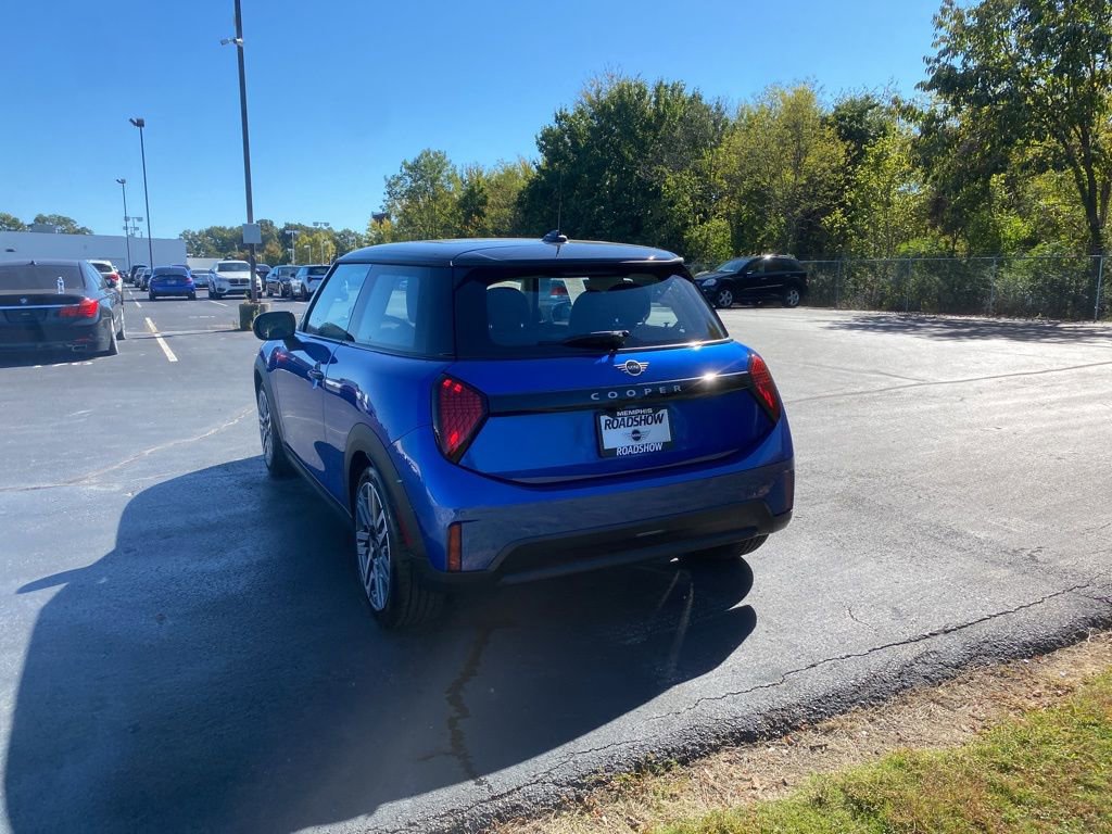 Used 2025 MINI Cooper 2-Door Hardtop image 3