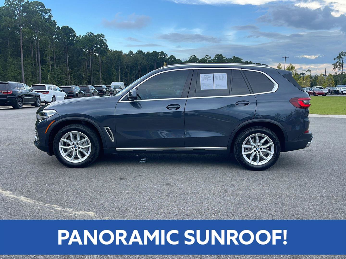 Used 2022 BMW X5 xDrive40i w/ Premium Package AWD/4WD image 4
