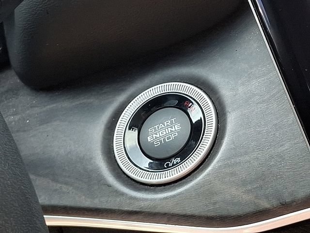 Used 2023 Jeep Grand Cherokee L Limited AWD/4WD image 23