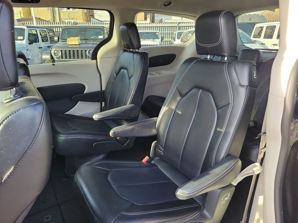 Used 2023 Chrysler Pacifica Touring-L FWD image 20