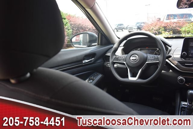 Used 2024 Nissan Altima 2.5 SV FWD image 24