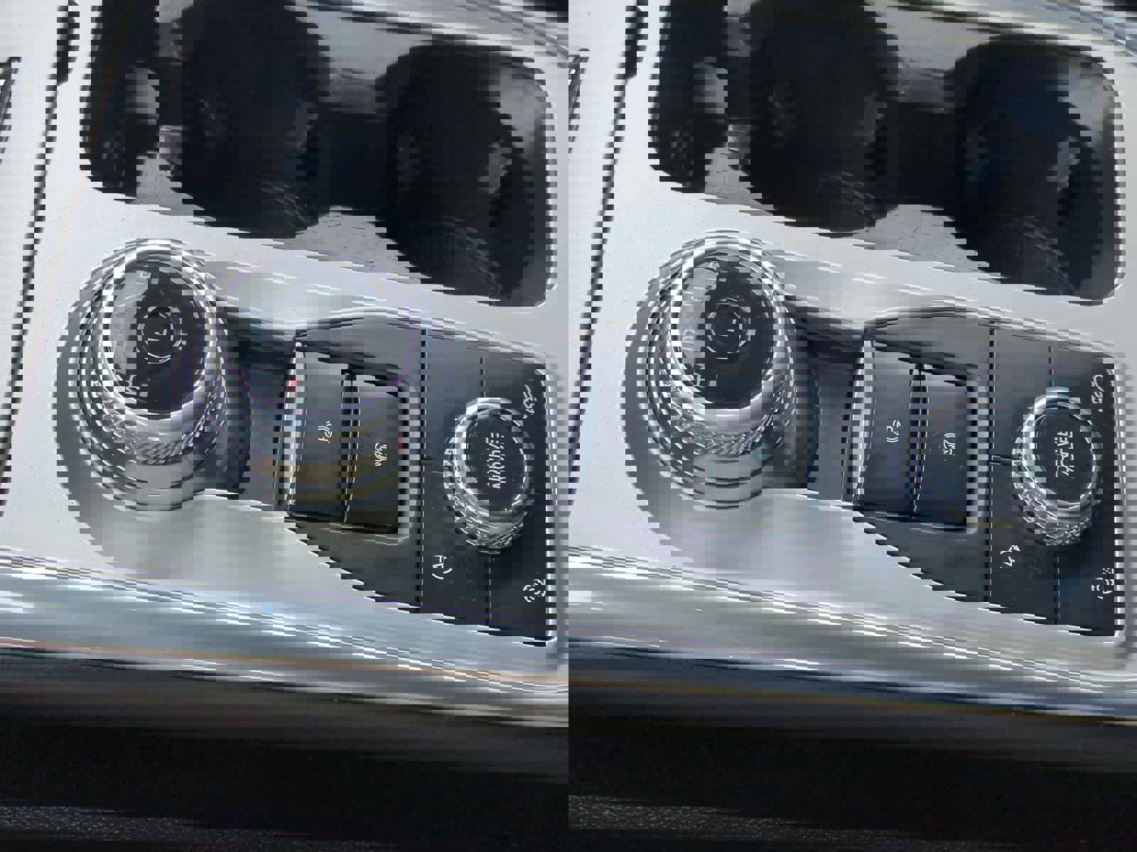 Used 2024 Ford Explorer XLT w/ Equipment Group 202A AWD/4WD image 31