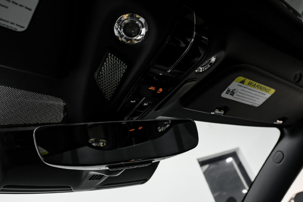 Used 2025 Aston Martin Vanquish RWD image 36