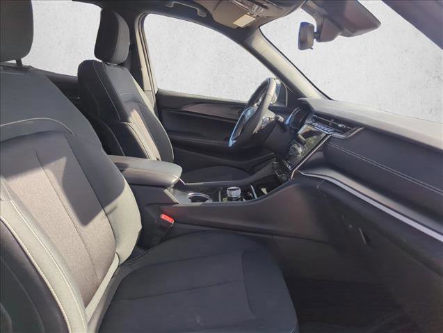 Used 2024 Jeep Grand Cherokee Laredo image 18