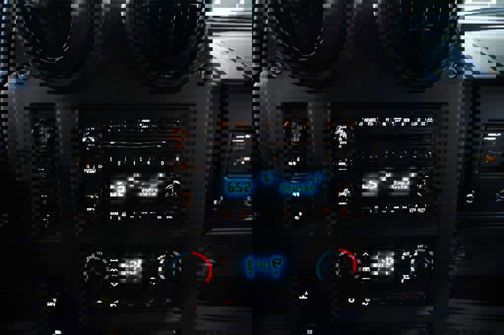 Used 2005 HUMMER H2 w/ Preferred Equipment Group image 26