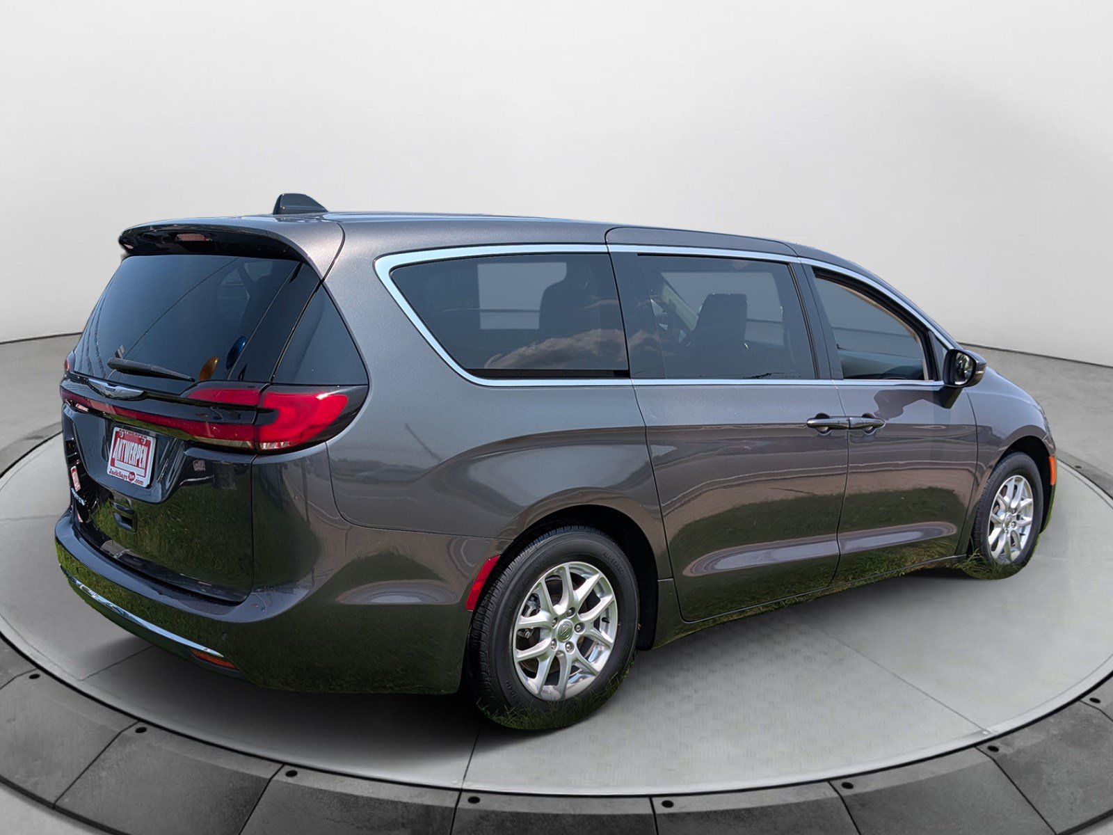 Used 2023 Chrysler Pacifica Touring-L FWD image 3