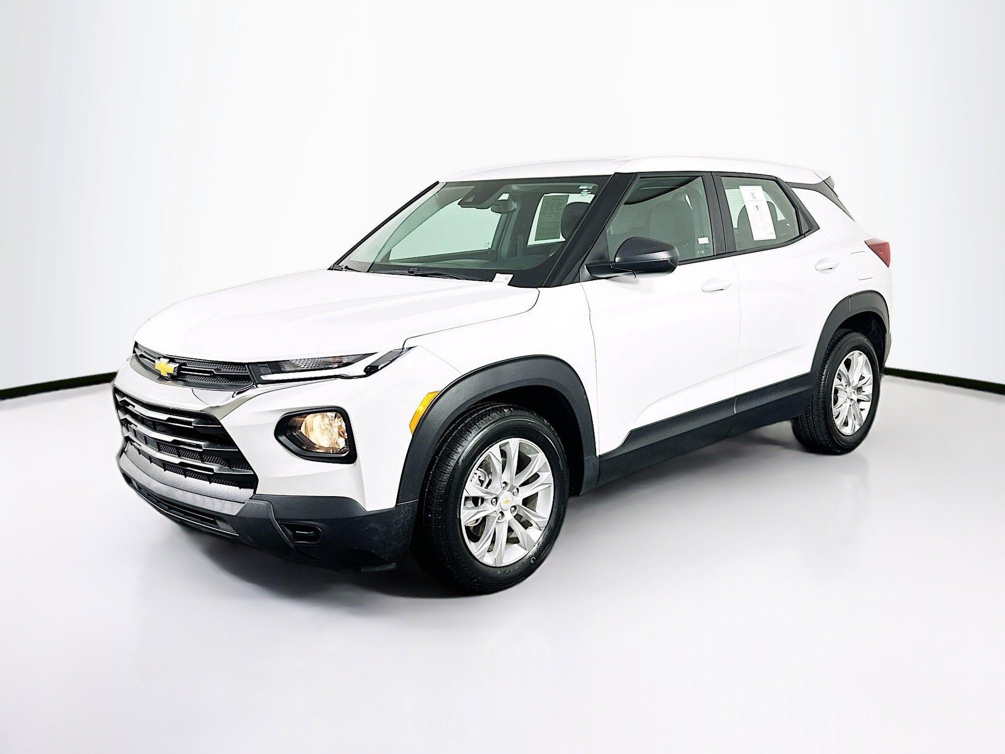 Used 2023 Chevrolet TrailBlazer LS FWD image 3