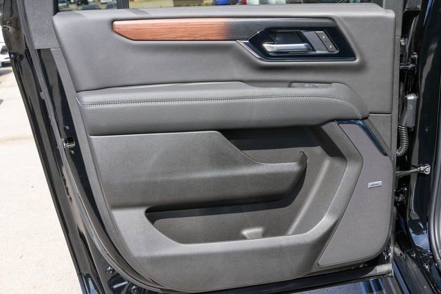 New 2026 GMC Yukon XL Denali w/ Denali Reserve Package image 16