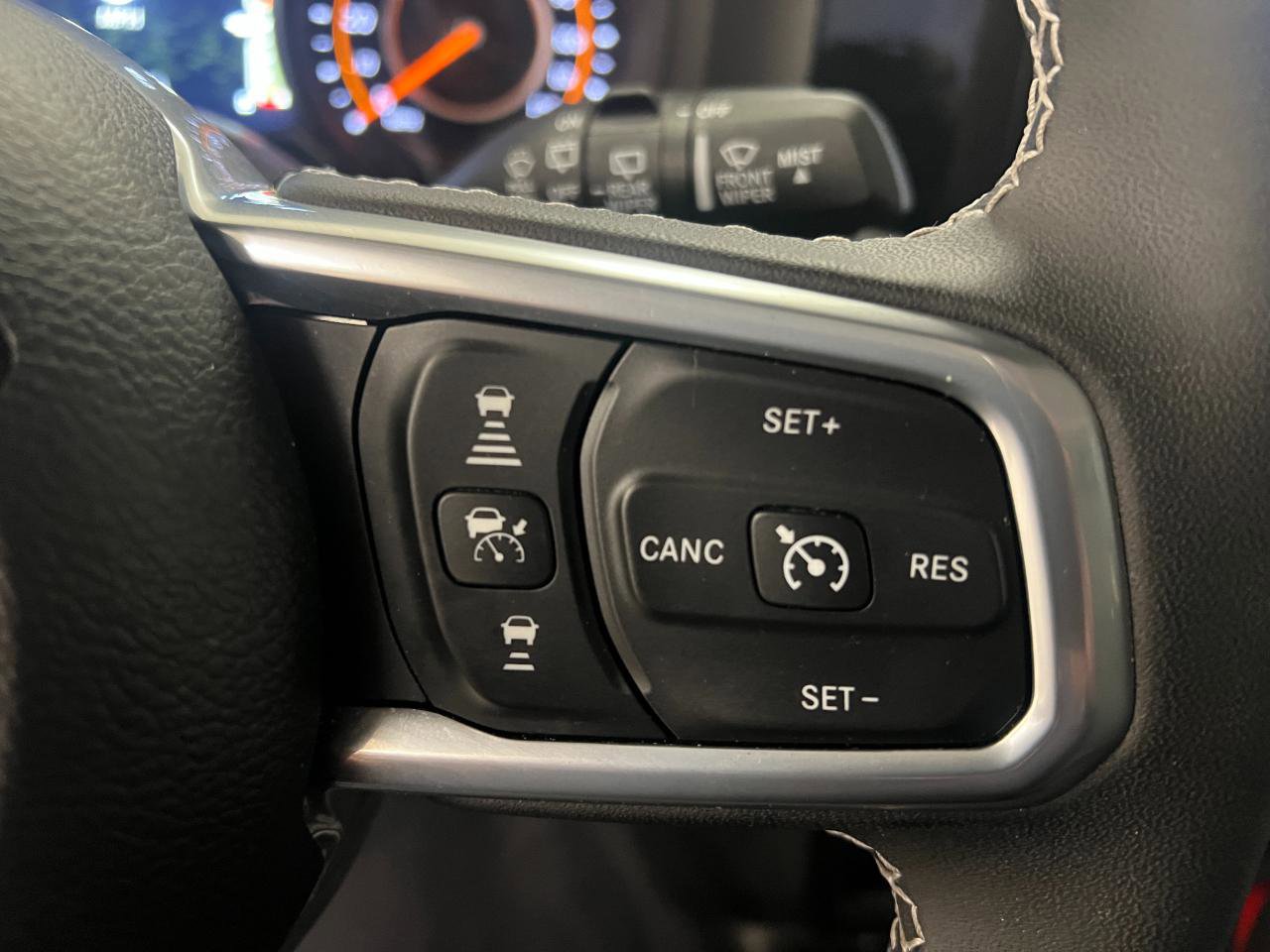 Used 2025 Jeep Wrangler Unlimited Sahara image 33