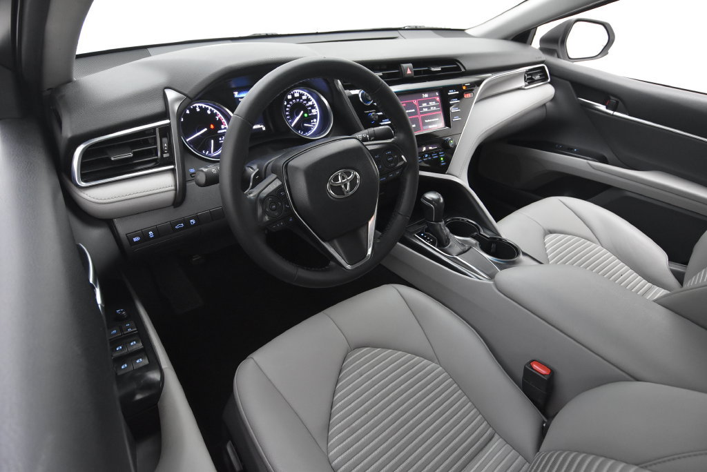 Used 2018 Toyota Camry SE FWD image 30