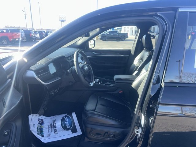 Used 2024 Jeep Grand Cherokee L Limited w/ Luxury Tech Group II image 10