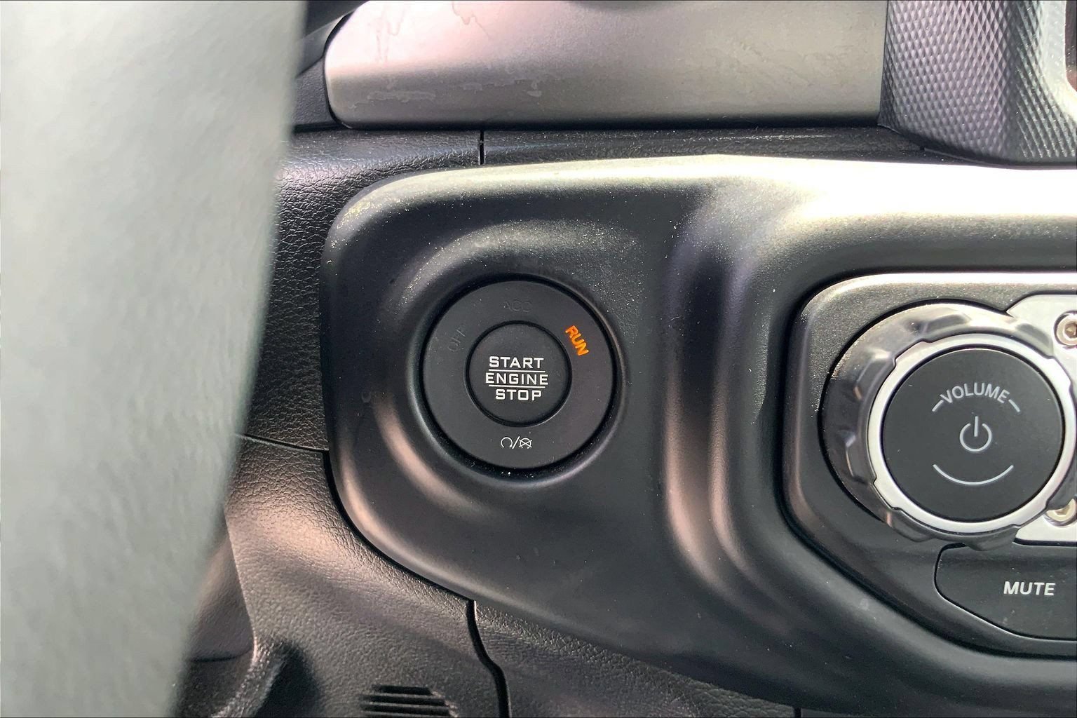 Certified 2023 Jeep Gladiator Sport AWD/4WD image 27