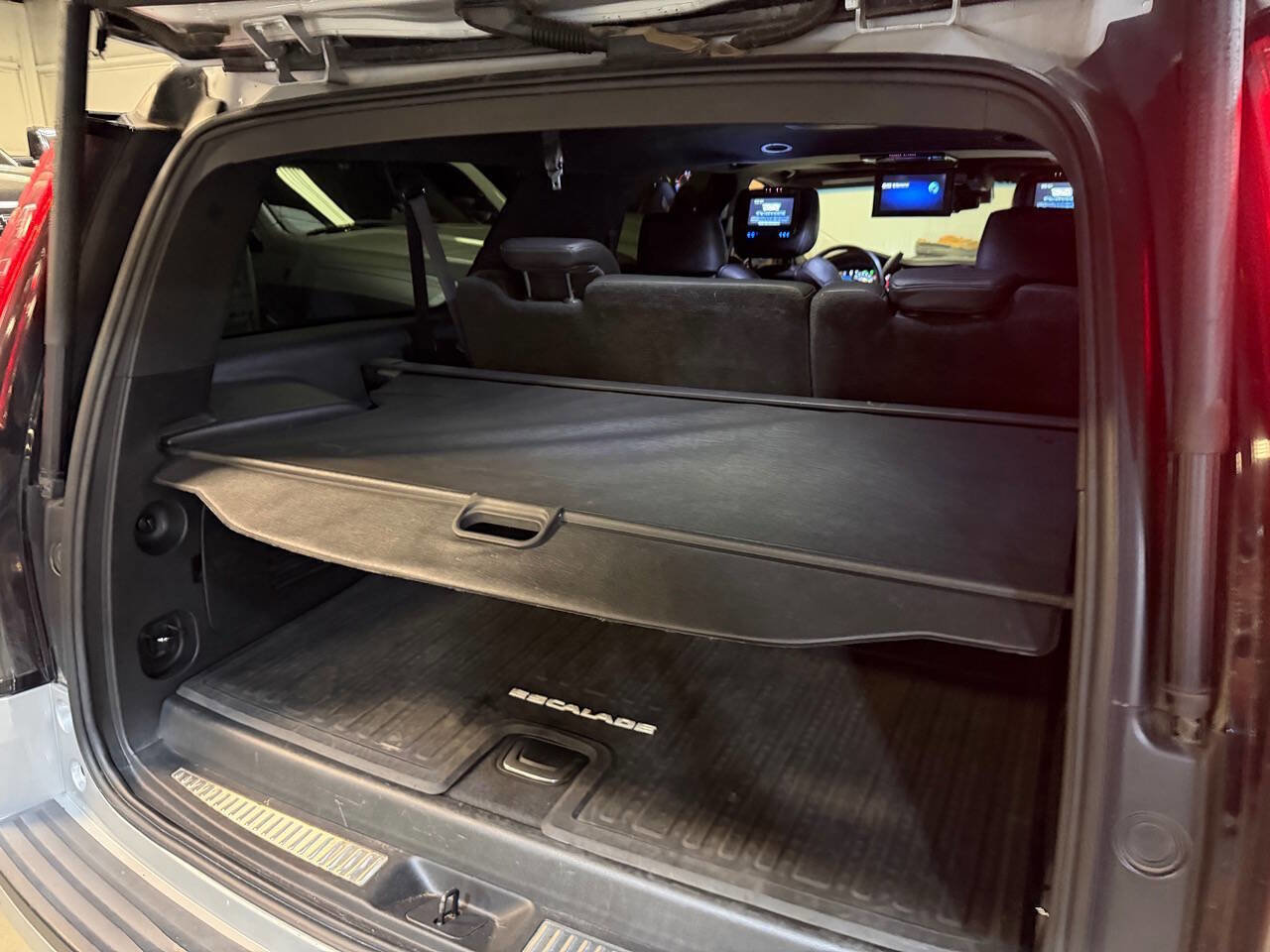 Used 2016 Cadillac Escalade ESV Platinum AWD/4WD image 22