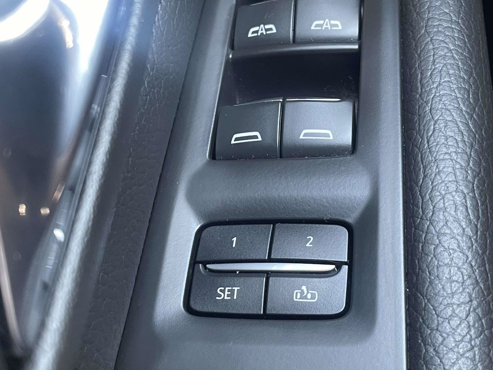 Used 2021 GMC Yukon Denali w/ Denali Premium Package RWD image 27