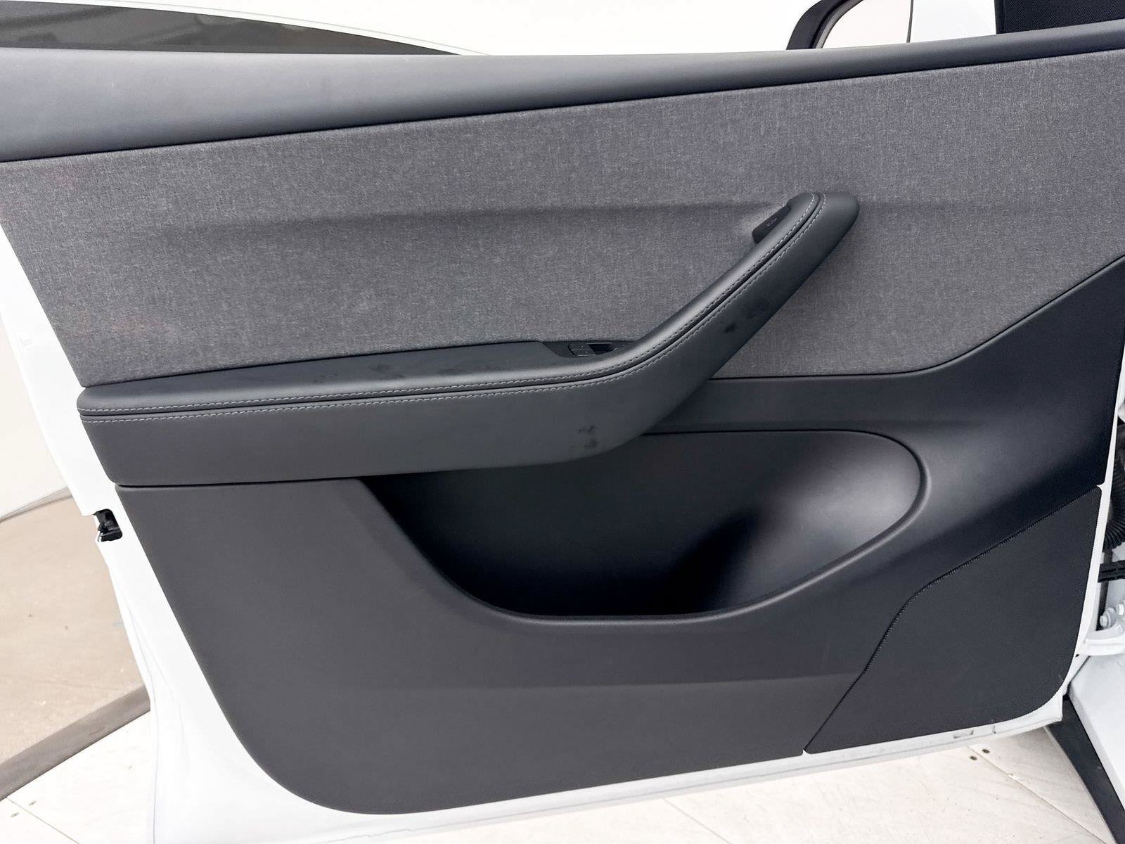 Used 2026 Tesla Model Y 2WD image 30