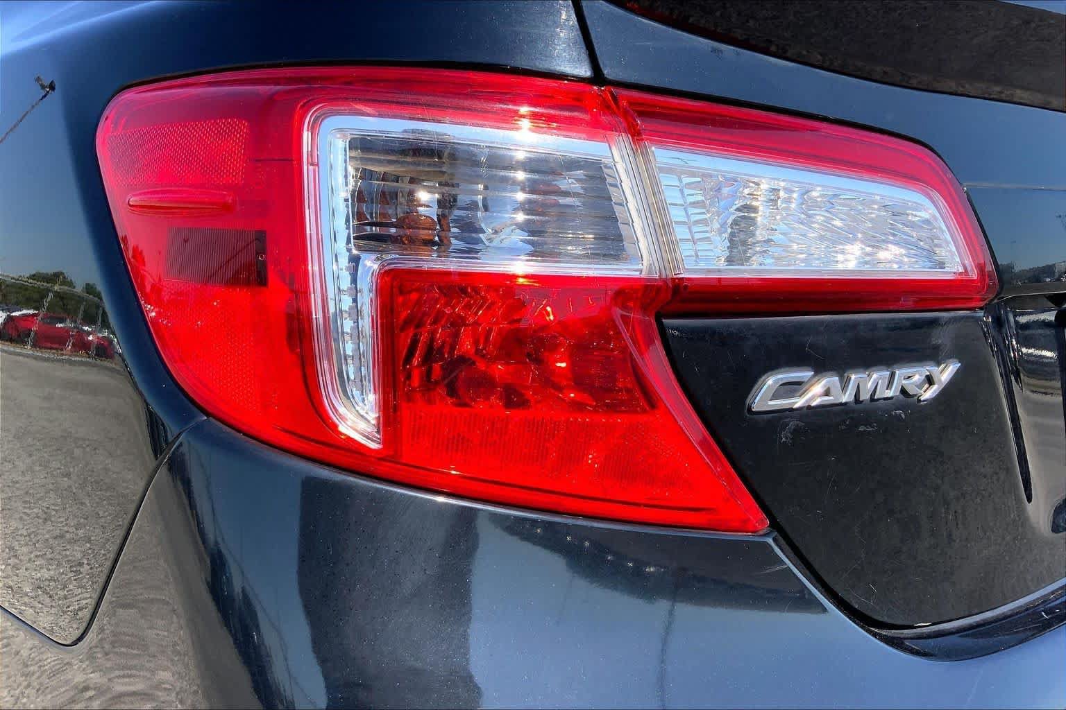 Used 2014 Toyota Camry SE FWD image 27