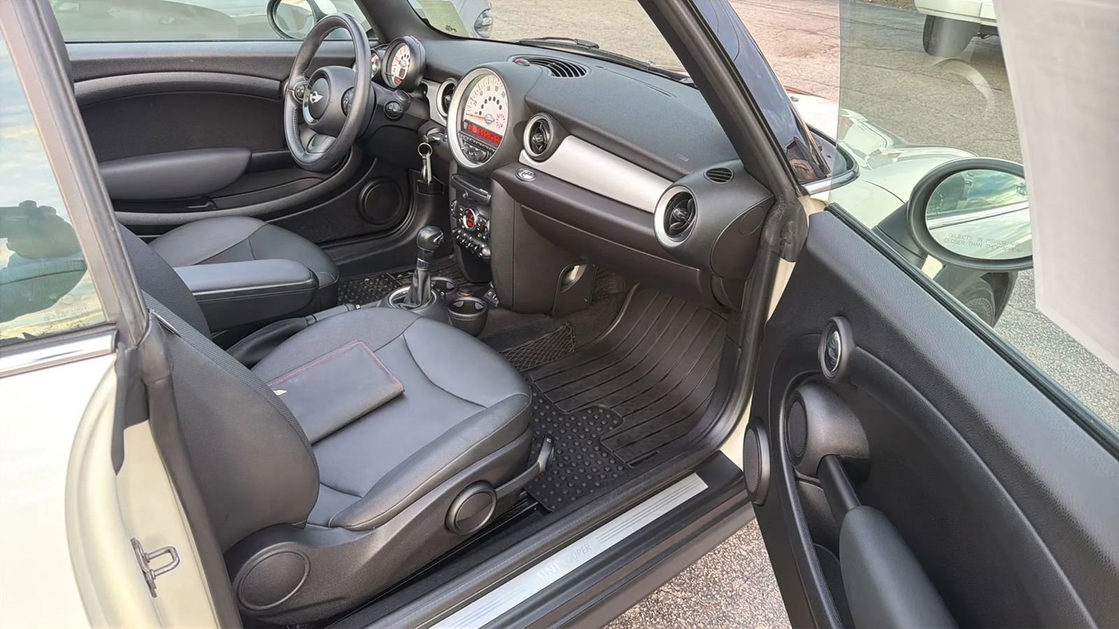 Used 2013 MINI Cooper Convertible image 18