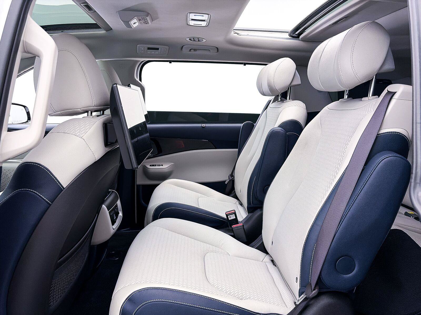 Used 2025 Kia Carnival SX Prestige FWD image 48