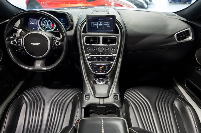 Used 2021 Aston Martin DB11 Volante image 41