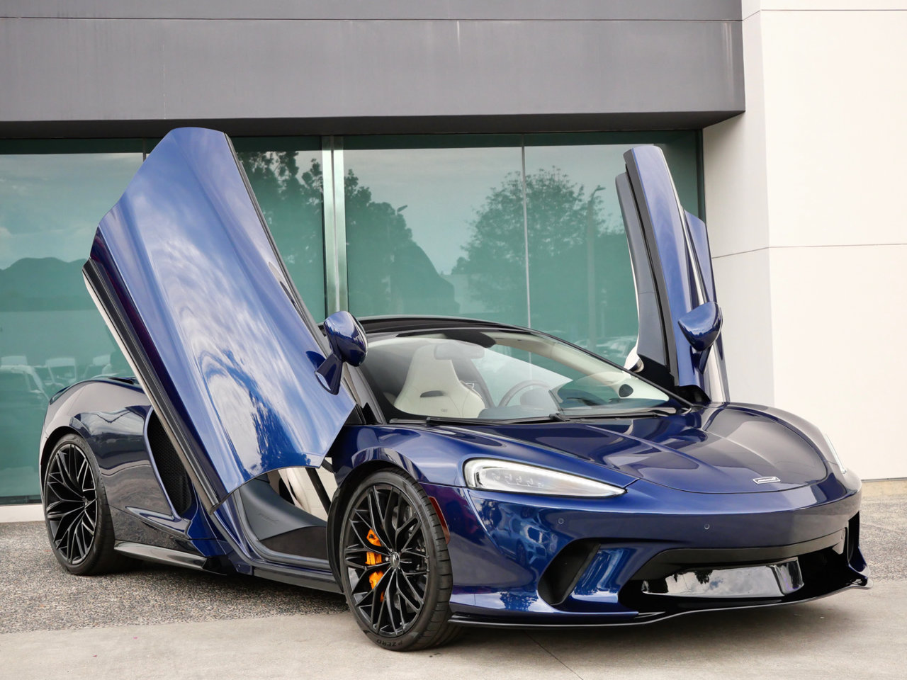 Used 2021 McLaren GT RWD image 14