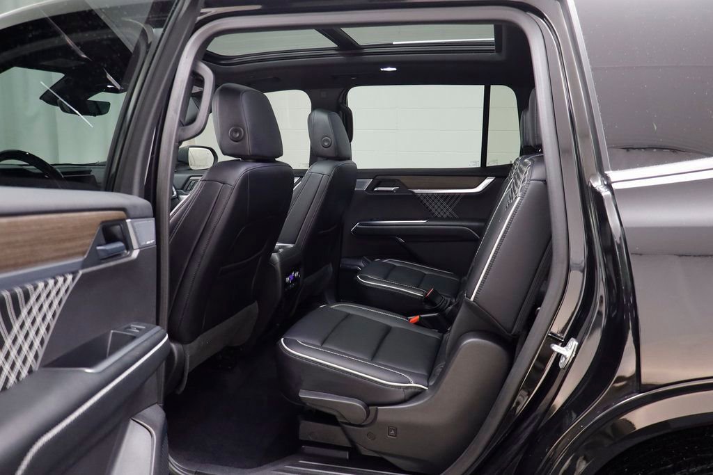 Used 2025 GMC Acadia Denali w/ Super Cruise Package image 14