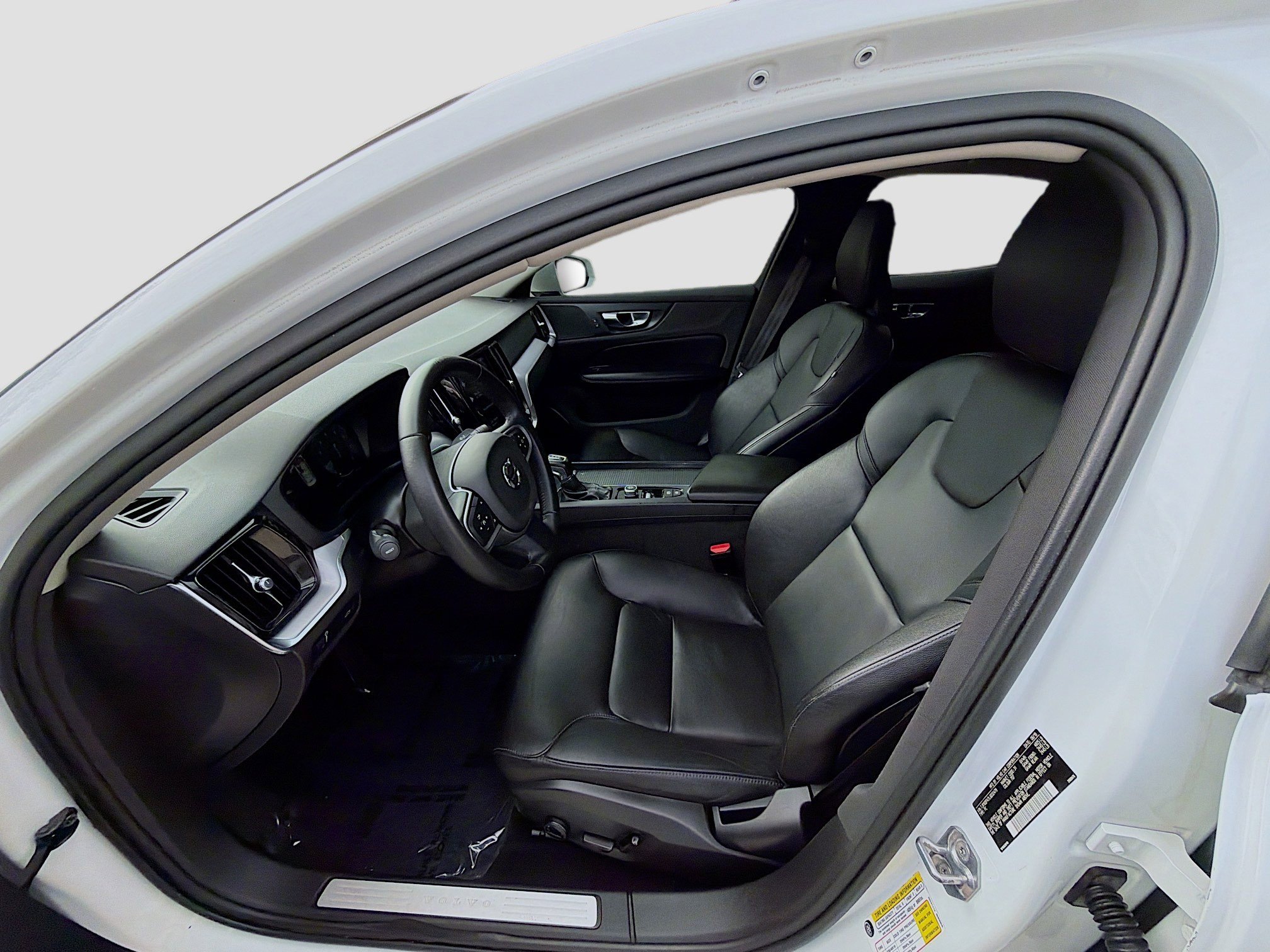 Used 2020 Volvo S60 T5 Momentum image 18