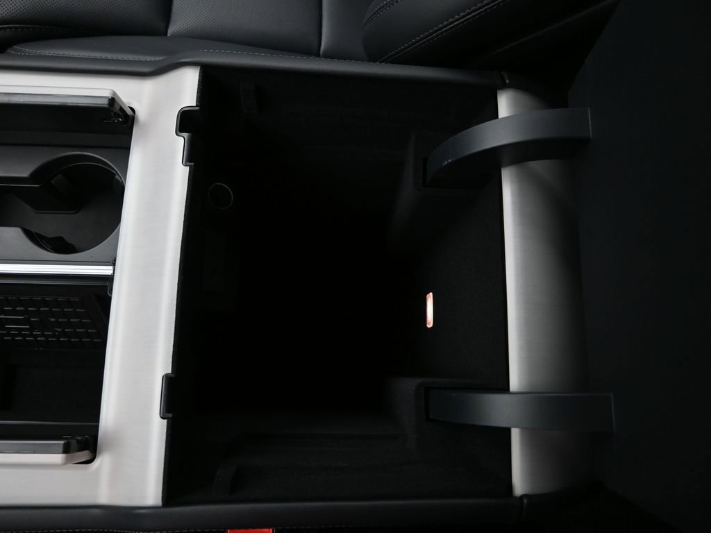 New 2026 Lincoln Navigator L Premier AWD/4WD image 19