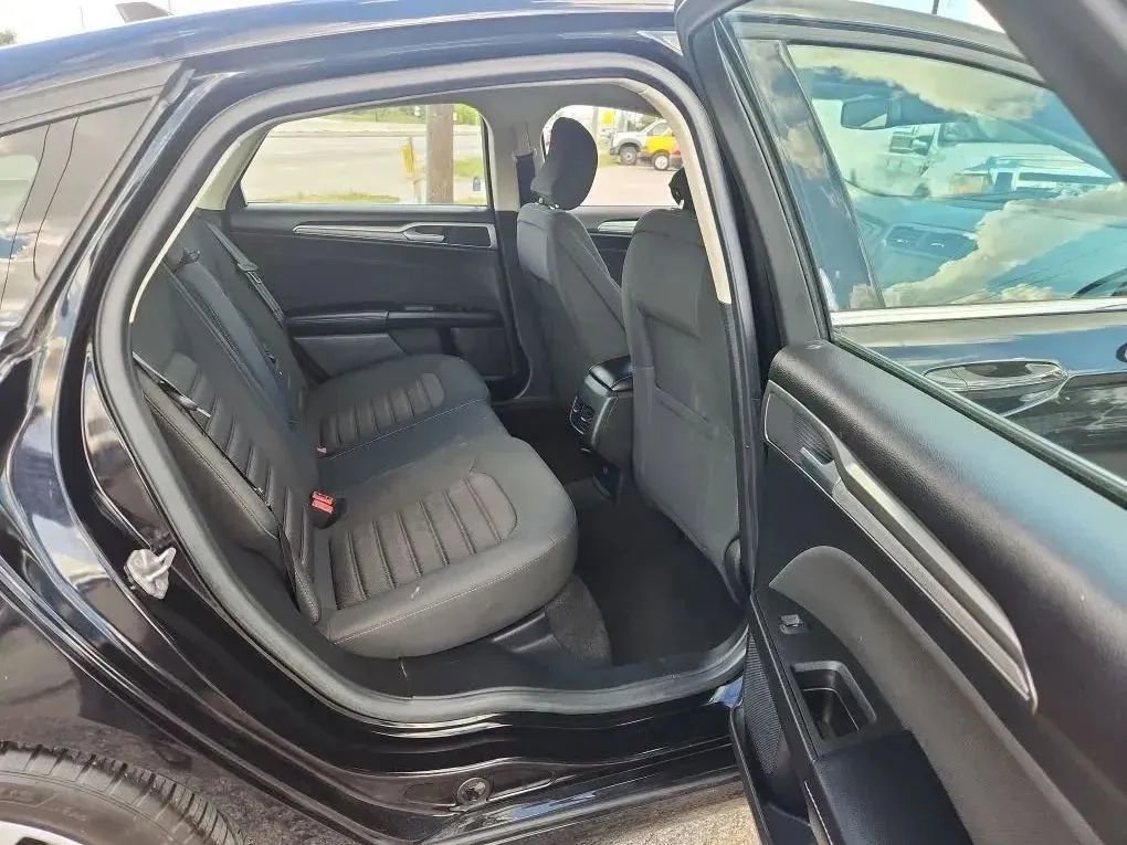 Used 2019 Ford Fusion SE image 11