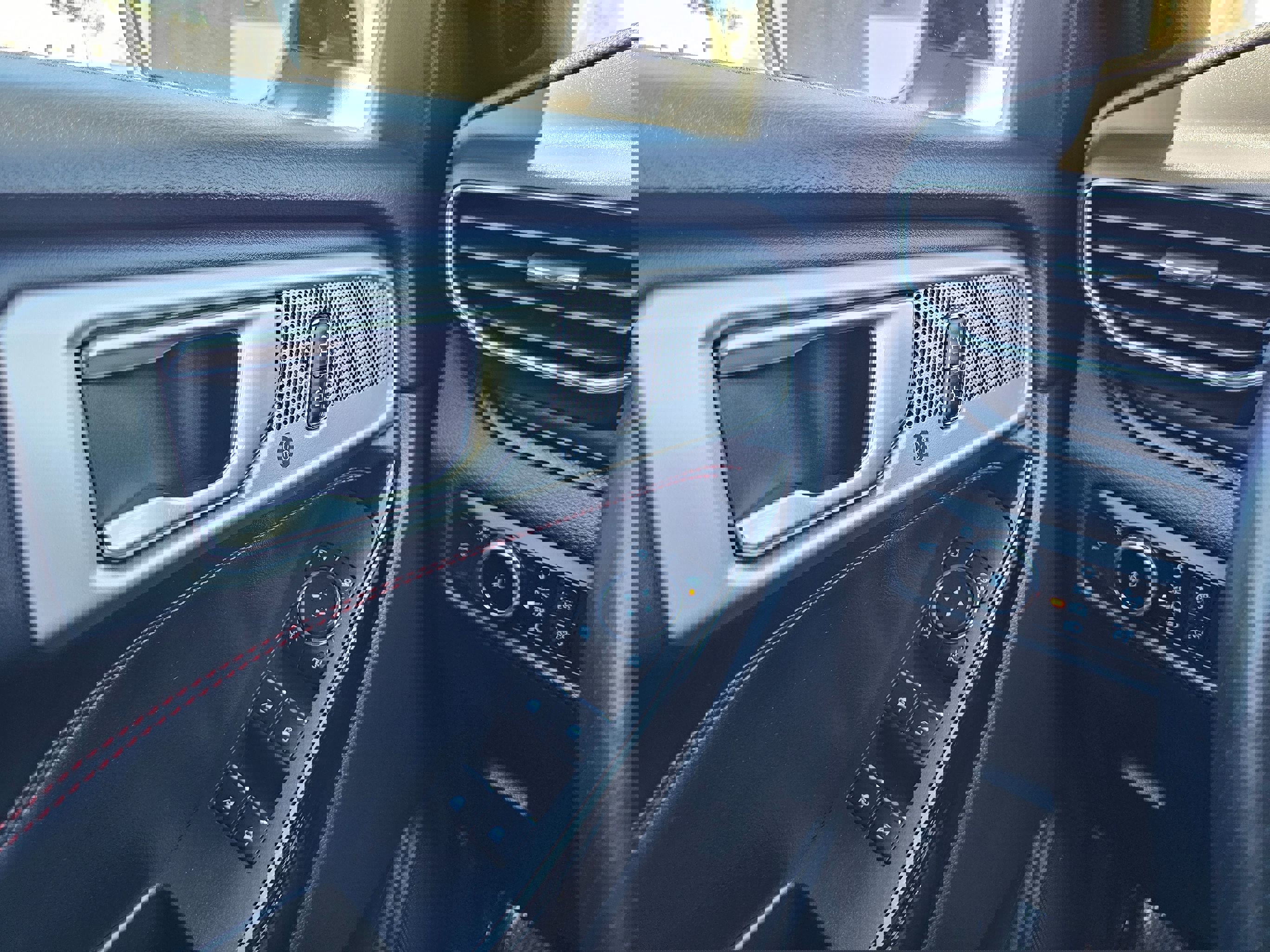 Used 2024 Ford Explorer ST-Line w/ Class IV Trailer Tow Package RWD image 35