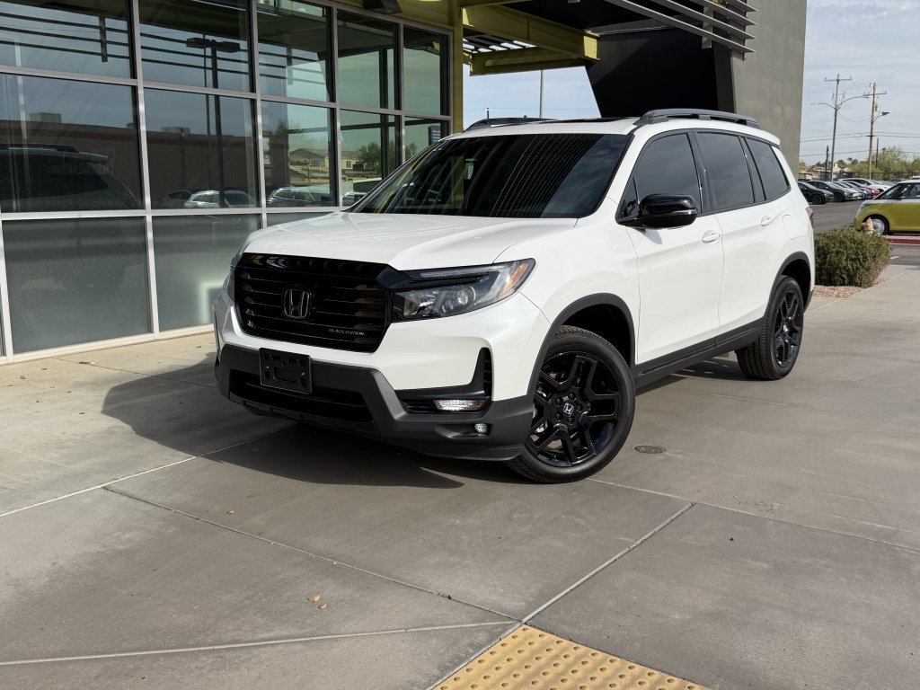 Used 2025 Honda Passport Black Edition image 2