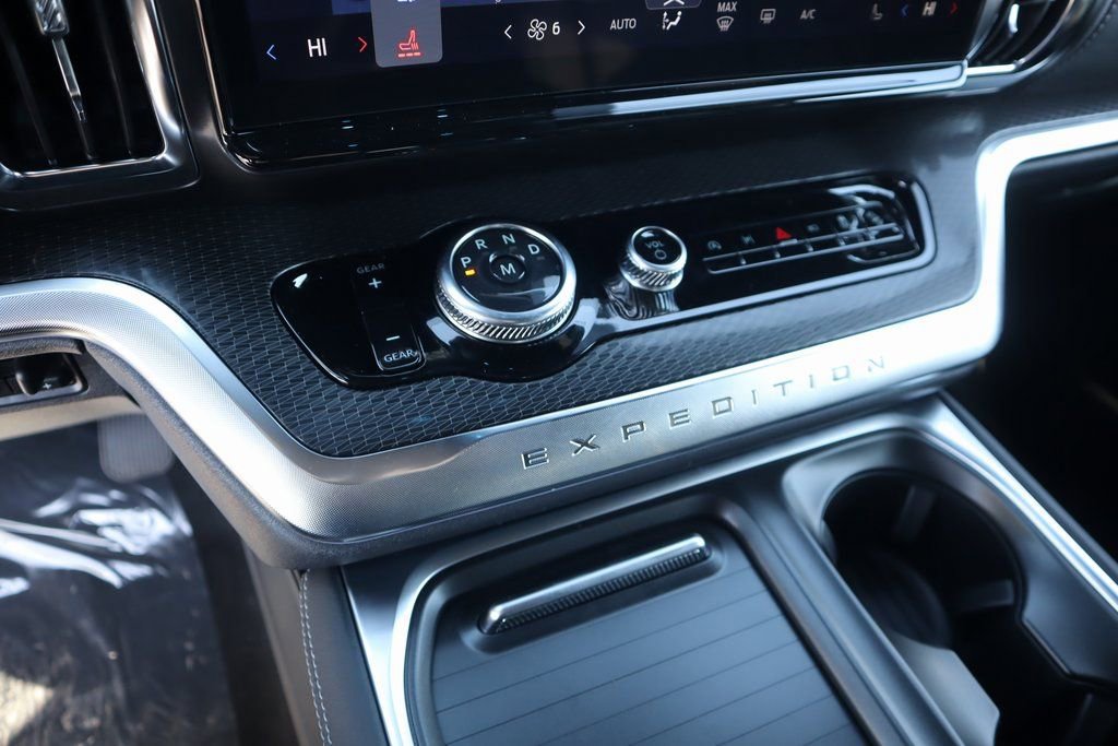 New 2026 Ford Expedition Platinum w/ Stealth Performance Package image 9