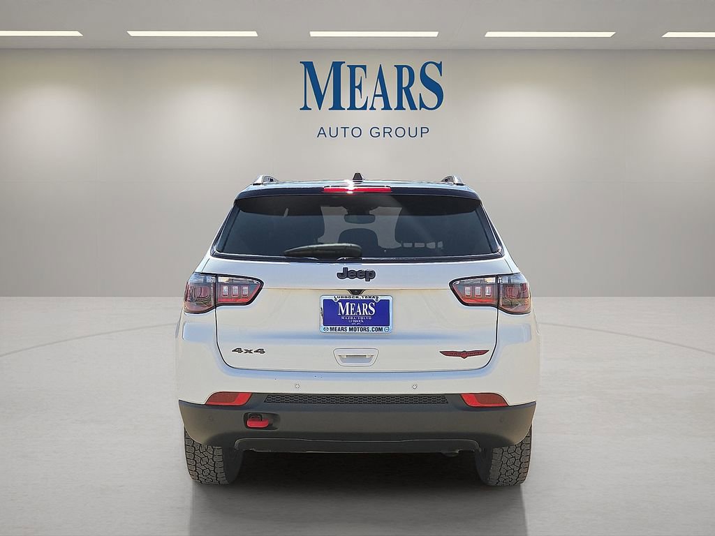 Used 2024 Jeep Compass Trailhawk image 4